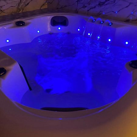Jacuzzi Apartament Old Town Free Parking Klaipeda Exterior photo
